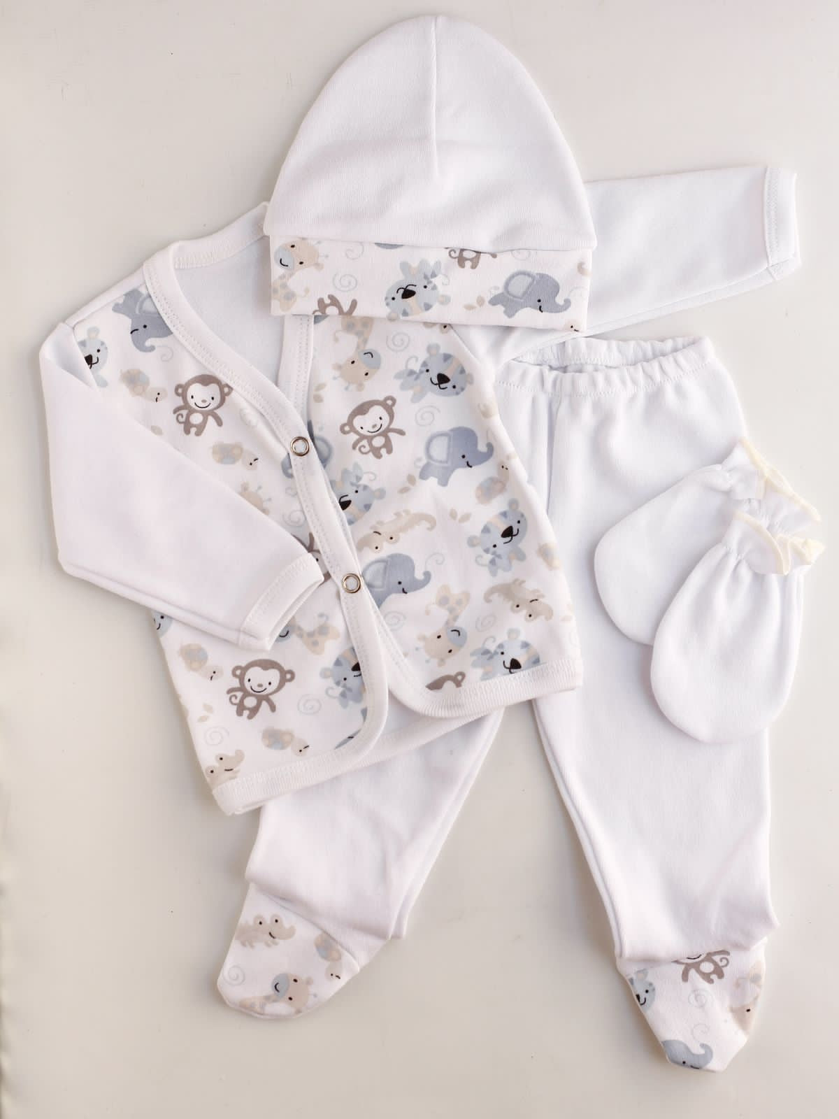Ajuar de 4 piezas con bata estampada